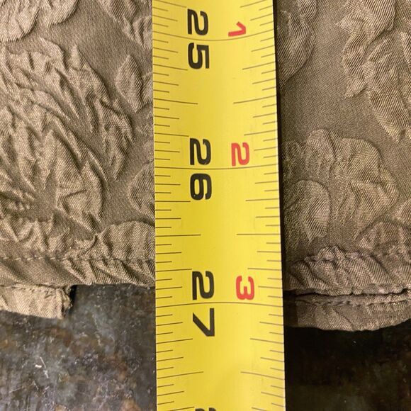 100% Silk Women Lg Sleeve Embossed Floral Button Tunic Blouse Olive Green M NWOT - Picture 9 of 10
